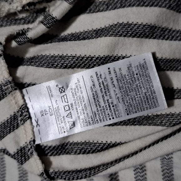 Old Navy Women's cream and grey striped dress - Picture 4 of 4